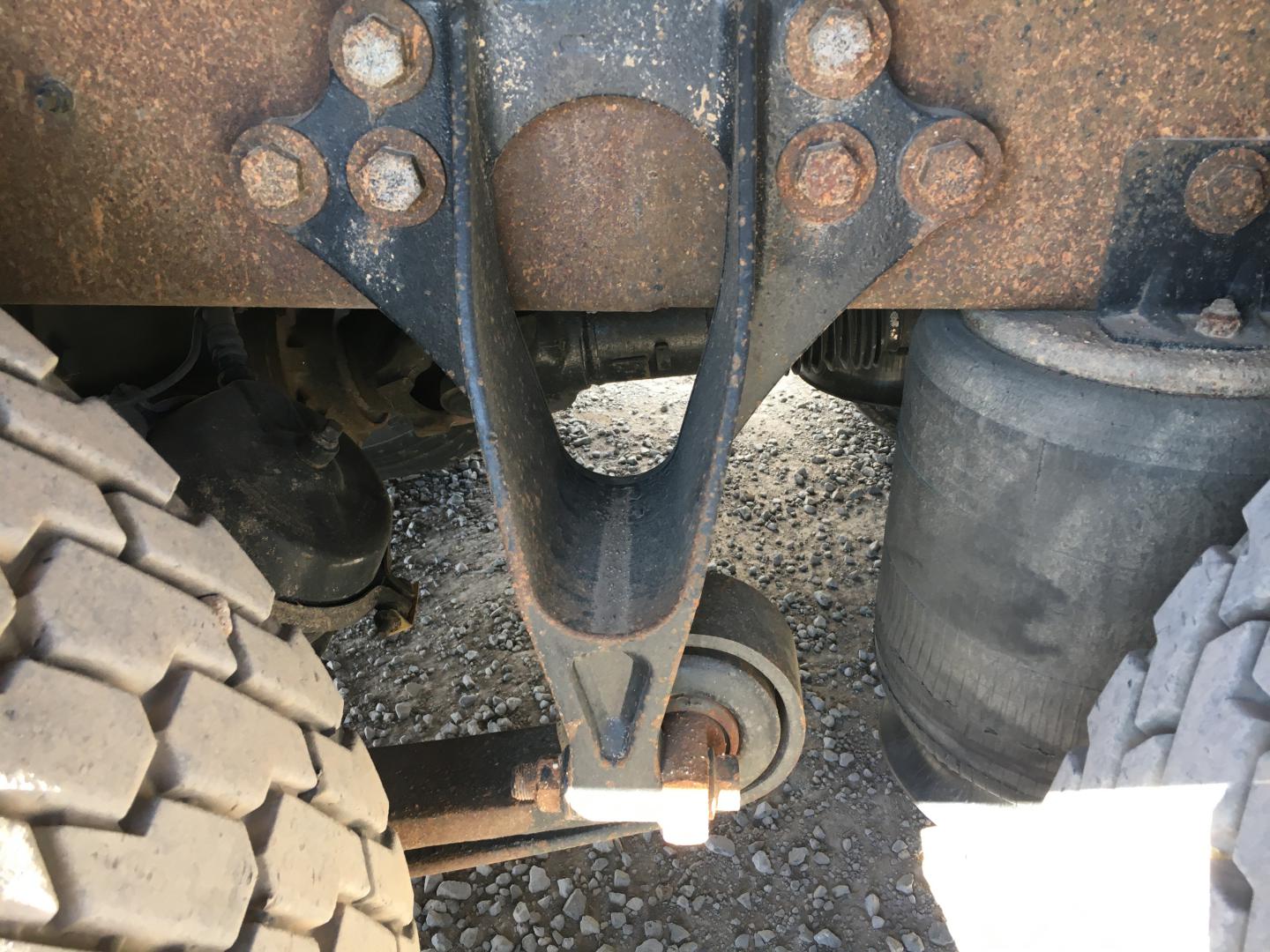 ./imagenes/INVOICE/2019/16650/CAMION CON PLATAFORMA INTERNATIONAL 8600 SBA 6X4 (5).JPG